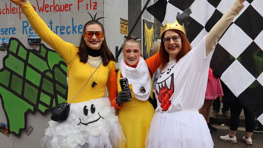 Diese drei Mädels hatten sich die Charaktere aus der Welt von Super Mario zum Vorbild für ihre Kostüme genommen.