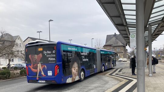 Busfahren im AK-Land könnte künftig mit einem Tagesticket für 5,50 Euro möglich werden. Kippt damit der Wabentarif des Verkehrsv
