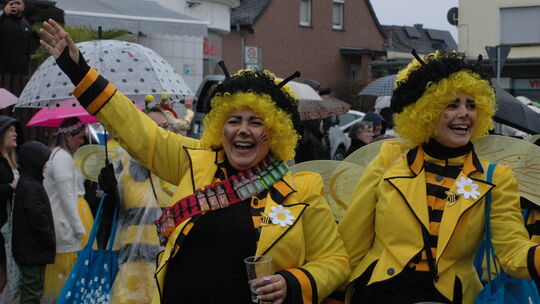 Diese gute Laune beim großen Andernacher Rosenmontagsumzug ist einfach ansteckend.