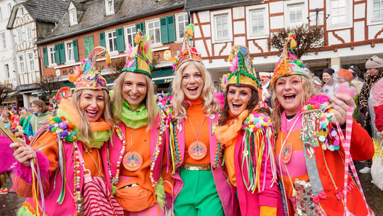 Rosenmontagszug in Linz: die Linzer Mädchen Rosenmontagszug in Linz: die Linzer Mädchen