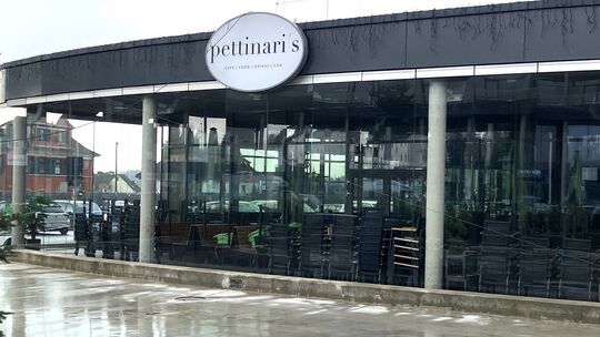 Für das ehemalige Restaurant Pettinari's wird weiterhin ein neuer Pächter gesucht. Für das ehemalige Restaurant Pettinari's in Höhr-Grenzhausen wird weiterhin ein neuer Pächter gesucht.