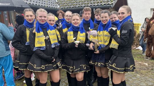 Die Brenker Funken wärmen sich vor dem Wum-Zug mit Kakao und Punsch auf. Die Brenker Funken wärmen sich vor dem Wum-Zug mit Kakao und Punsch auf.