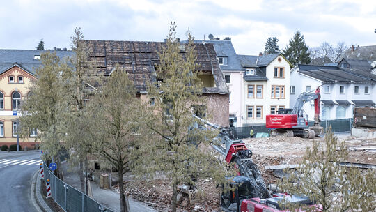 Die Abrissarbeiten am Quartier "Vor dem Tor" in Simmern gehen sichtbar voran. Was aus der Freifläche anschließend werden soll, d