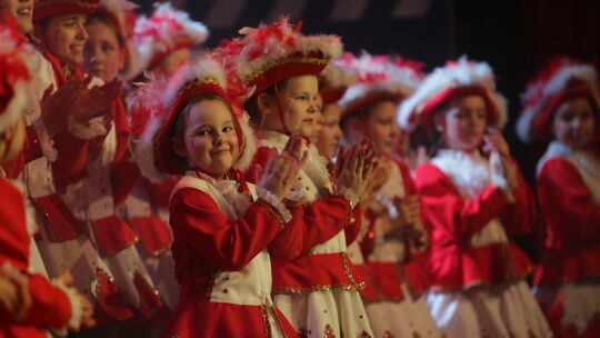 Ein Bild sagt alles: Vorfreude auf viele Jahre glücklichen Karneval.