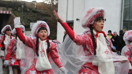 Natürlich schickte der NCV auch zahlreiche Tänzerinnen ins Rennen bei seiner Kappenfahrt am Veilchendienstag. Natürlich schickte der NCV auch zahlreiche Tänzerinnen ins Rennen bei seiner Kappenfahrt am Veilchendienstag.