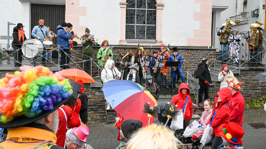 Die Musiker des Musikvereins Rheingold Urbar spielten Klassiker der Karnevalsmusik auf und sorgten so für beste musikalische Unt