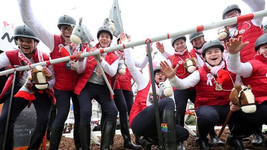 Die Steckenpferdreiter machen mobil in Heimbach-Weis.