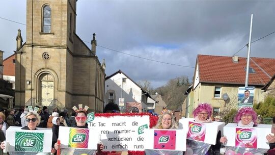 Brachten Farbe in den Zug im Perlbachtal: Die frechen Früchte als Tic-Tac-Packungen