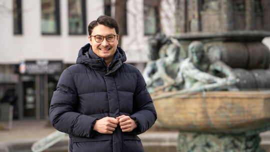 Der Koblenzer CDU-Landtagskandidat Philip Rünz am Görresplatz.