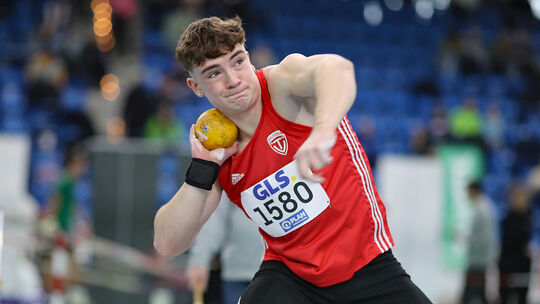 Auf 13,10 Meter wuchtete Jonas Jäckel die Kugel. Es war eine persönliche Bestleistung in der Halle für den TVO-Mehrkämpfer.