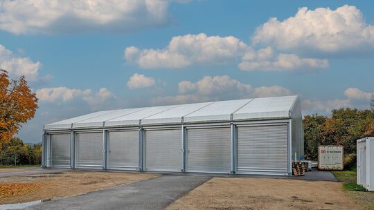 Auf dem ehemaligen Wanderparkplatz an der B257 steht derzeit das provisorische Feuerwehrgerätehaus. Der Platz soll künftig eine