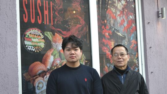 Minh Duong Bui (links) und My Do Van haben in kürzester Zeit viele kulinarische Freunde gefunden, die ihr Angebot schätzen.