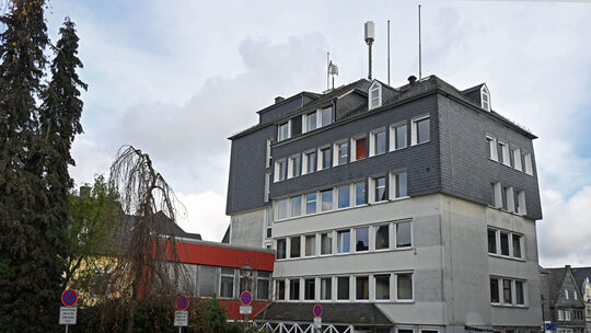 2,21 Millionen Euro investiert die Verbandsgemeinde Kastellaun in die Sanierung ihres Rathauses. Möglich macht dies das Förderpr