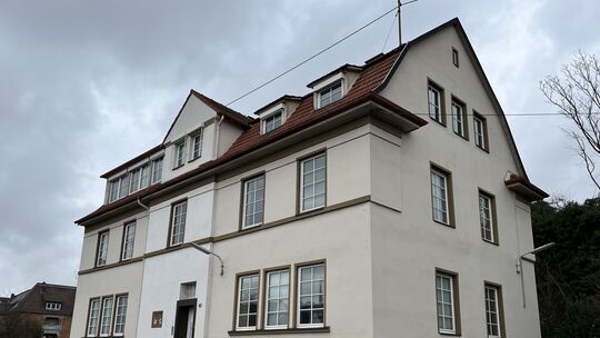 Auch das Haus am Jahnhallen-Parkplatz, in dem früher das Jugendamt untergebracht war, steht weiter leer.