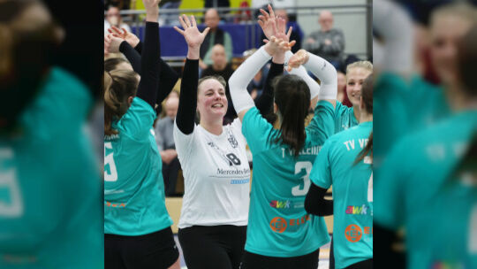Jubelnde Vallendarer Volleyballerinnen: Nach dem Sieg im Derby in Neuwied will der TVV nun gegen Regionalligaschlusslicht VC Wie
