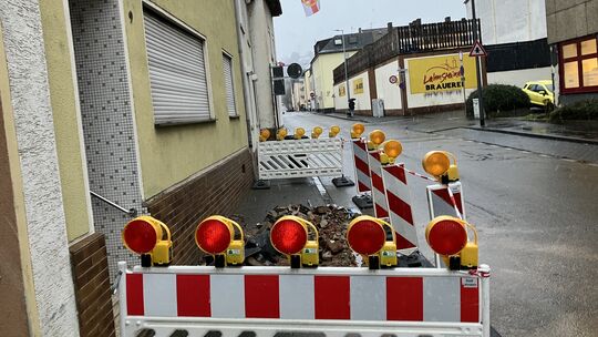 In der Schulstraße in Lahnstein ist der Kamin eines Zweifamilienhauses eingestürzt.