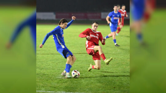 Auf dem Sprung: Mit einer Derbyniederlage in Bad Kreuznach haben sich Tim Reidenbach (rotes Trikot) und seine Hüffelsheimer in d