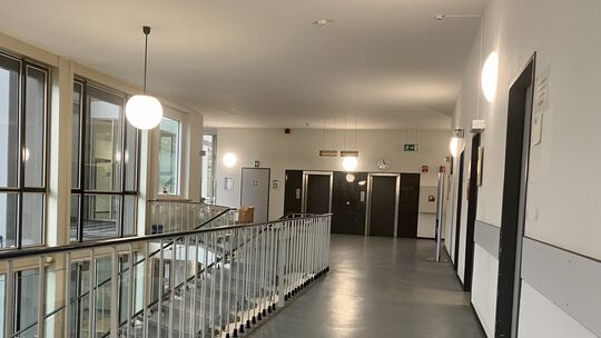 Im Gebäude des Landgerichts Koblenz: Dort muss sich ein 26-Jähriger von der Rheinschiene wegen versuchten Totschlags verantworte