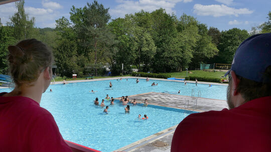 Das Remagener Freibad ist wegen Sanierung dicht. Grundschüler und DLRG können jetzt nach Unkel ausweichen.