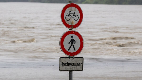 Die Orte und Städte an den Flüssen im nördlichen Rheinland-Pfalz bereiten sich auf ein leichtes Hochwasser vor (Symbolfoto).