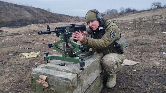 Als Kampfsanitäterin wurde Savita Wagner auch an der Waffe ausgebildet.