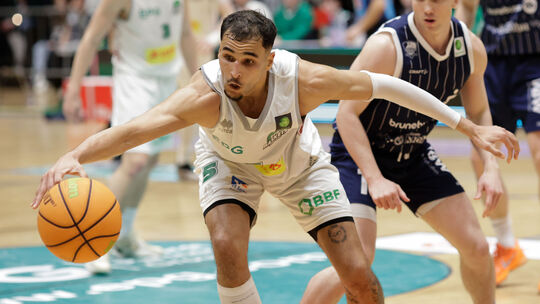 Die EPG Baskets Koblenz (hier Timothy Smith im Spiel gegen Bochum) suchen nicht nur die Kontrolle über das Spielgerät. Baskets-C