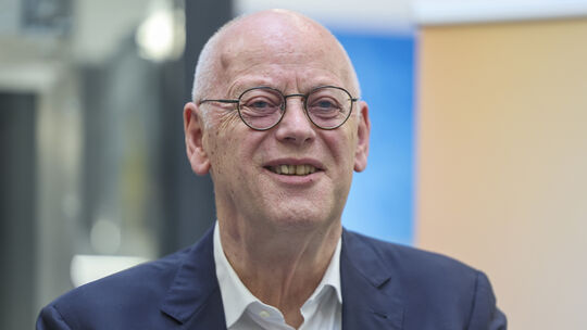 Rudolf Scharping (SPD), ehemaliger Ministerpräsident von Rheinland-Pfalz, hält beim politischen Aschermittwoch der Koblenzer SPD