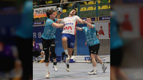 Unsanft gebremst wird hier der Mülheim-Urmitzer Jan Hommen (Mitte). Auch am Samstag im Hunsrück muss sich HB auf einen harten Ka