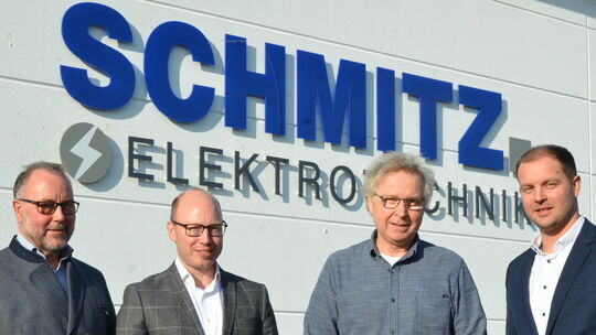 Das Tonbergbauunternehmen Goerg & Schneider, hier vertreten durch (von links) Hartmut und Florian Goerg, übernimmt von Rainer Qu Das Tonbergbauunternehmen Goerg & Schneider, hier vertreten durch (von links) Hartmut und Florian Goerg, übernimmt von Rainer Qu