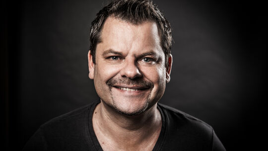 In seinem neuen Programm beschäftigt sich Ingo Appelt mal wieder mit Männern und ihren Eigenheiten, hat aber auch zu aktuellen g