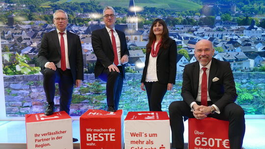 Stolz sind sie auf die Jahresbilanz der KSK: Vorstand Achim Gemein (von links), Verhinderungsvertreter Michael Jünger, Verhinder