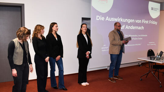 Im Andernacher Hotel Einstein präsentierten Studentinnen der Hochschule Koblenz und ihr Professor Andreas Hesse eine Studie zum