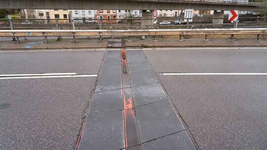 Arbeiten an sogenannten Dehnfugen an der Südbrücke in Koblenz können Anfang März zeitweise zu Verkehrseinschränkungen führen.