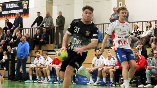 Der HC Koblenz um Justus Hoffend (in Schwarz) möchte den Druck auf den Tabellenführer Wittlich möglichst lange aufrecht erhalten