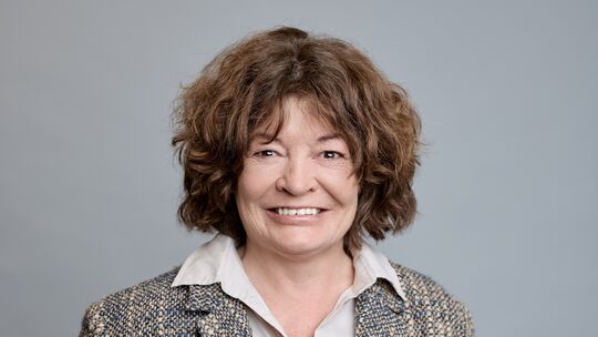 Alexandra Dinzen tritt im Wahlkreis 8 (Koblenz/Lahnstein) für die Partei Bündnis90/Die Grünen an.