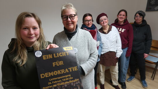 Die Pfadfinderschaft St. Georg Betzdorf und die "Omas gegen Rechts" rufen gemeinsam zu einem zweiten Lichtermarsch in Betzdorf a