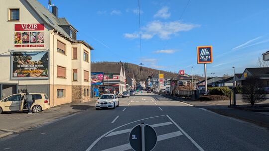 Die Wilhelmstraße. Seit jeder zählt sie zu den wichtigsten Straßen der Stadt Betzdorf und ist dem stetigen Wandel unterlegen.