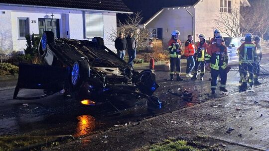 Erstaunt waren nicht nur die Anwohner, dass es in einem verkehrsberuhigten Bereich zu einem so schweren Unfall kommen kann. Erstaunt waren nicht nur die Anwohner, dass es in einem verkehrsberuhigten Bereich zu einem so schweren Unfall kommen kann.