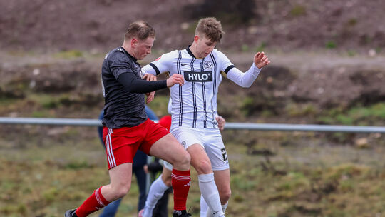 Justus Klein (links) hole den Freistoß heraus, den Flavius Botiseriu zum 1:2-Anschluss in den Winkel zwibelte. Am Ende der Saios