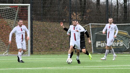 Der FC Kosova Montabaur (in Weiß) zeigte im letzten Test der Vorbereitung gut aufgelegt und setzte sich gegen die SG Ellingen du