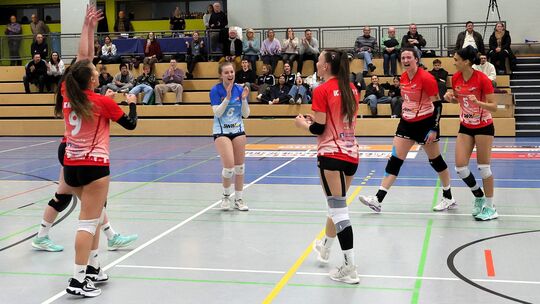 Wie hier im Heimspiel gegen Mainz-Gonsenheim durften sich die Regionalliga-Volleyballerinnen auch in Bad Homburg redlich freuen.