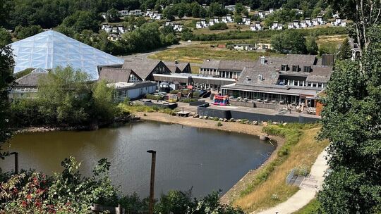 So wird der Ferienpark Hambachtal nicht mehr lange aussehen. Die Renovierungsarbeiten am Zentralgebäude laufen bereits.