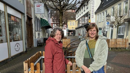 Kathrin Roßtäuscher und Astrid Wunsch vom Verein Diez 17 möchten das Müllproblem in der Grafenstadt angehen.