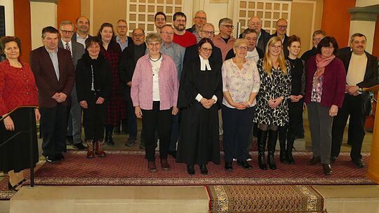 27 Frauen und Männer zählen zum Bevollmächtigtenausschuss der evangelischen Kirchengemeinde Obere Nahe-Fischbachtal, die jetzt v