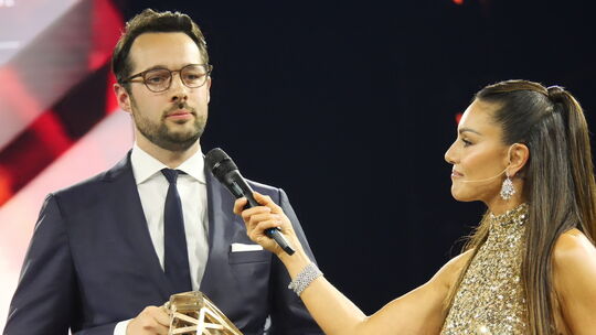 Alexander Arnoldi im Interview mit Nazan Eckes: Der Chef von Arnoldi International durfte den Inhorgenta-Award „Gemstone Design