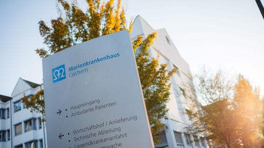 Sonnige Aussichten fürs Krankenhaus in Cochem? Davon kann keine Rede sein. Fürs vergangene Geschäftsjahr wird ein Millionendefiz