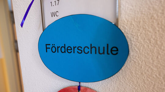Immer wieder schlagen rheinland-pfälzische Schulen Alarm - jetzt kam ein solches Signal aus einer Förderschule. Für die CDU fähr