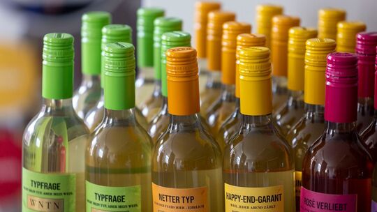 Wein in Kunststoffflaschen mit Glasschicht