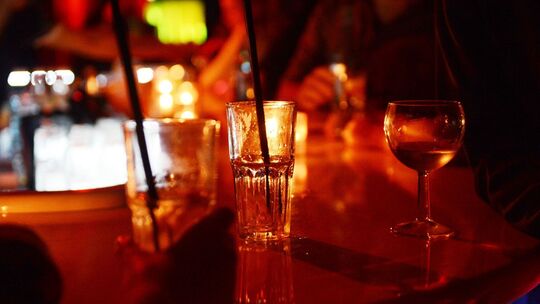 Influencer mit Alkohol steigern Trinkverlangen Influencer mit Alkohol steigern Trinkverlangen