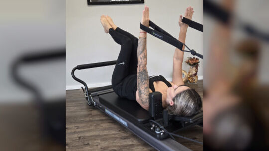 Traning mit dem Pilates Reformer in der Physio- und Ergotherapiepraxis Tittelbach in Vollmersbach: Das Angebot wird sehr gut ang